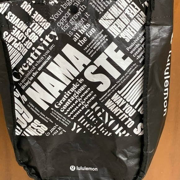 COPY - LULULEMON shopping bag snap close 12x9 - Picture 3 of 6